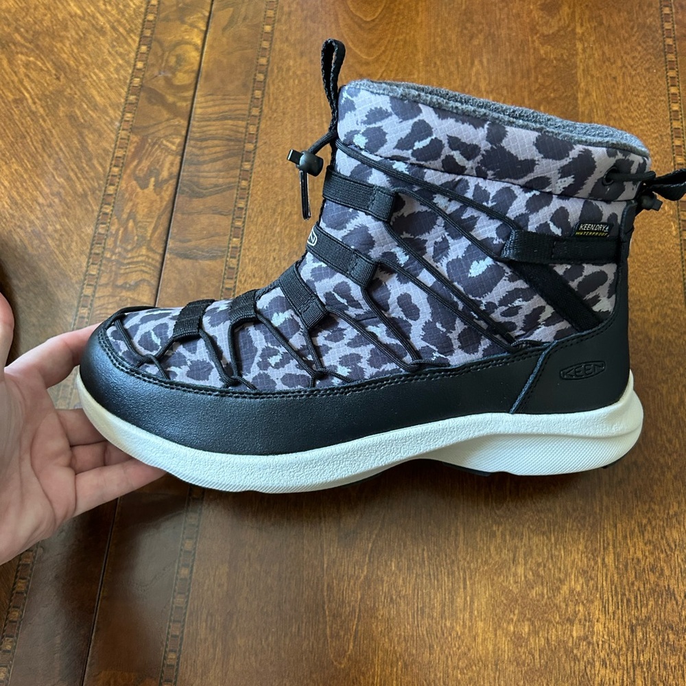 ❌❌SOLD❌❌Keen Women's 8 Uneek SNK II Waterproof Chukka Boots Animal Print/Silver - Picture 10 of 12